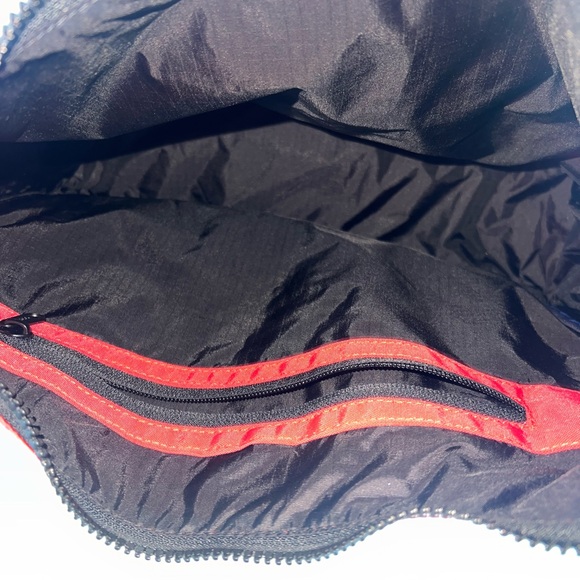 Baggu Nylon Shoulder Bag Candy Apple Red - Picture 6 of 7